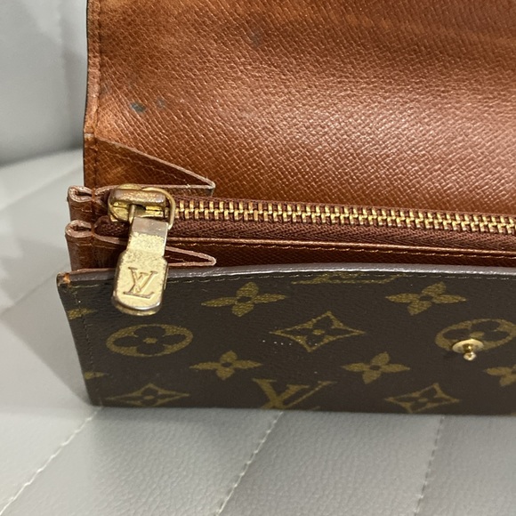 Louis Vuitton Monogram Sarah Wallet - Picture 7 of 16